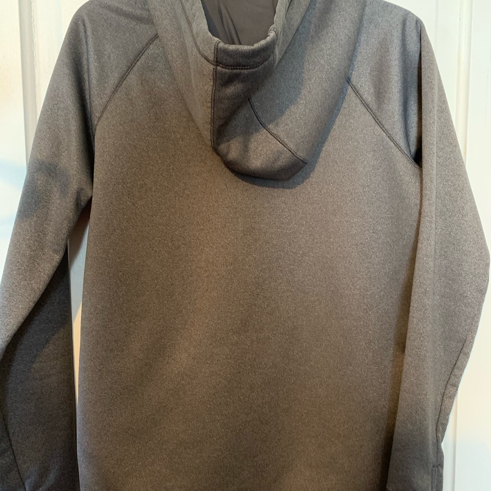 Under armor youth hoodie size small